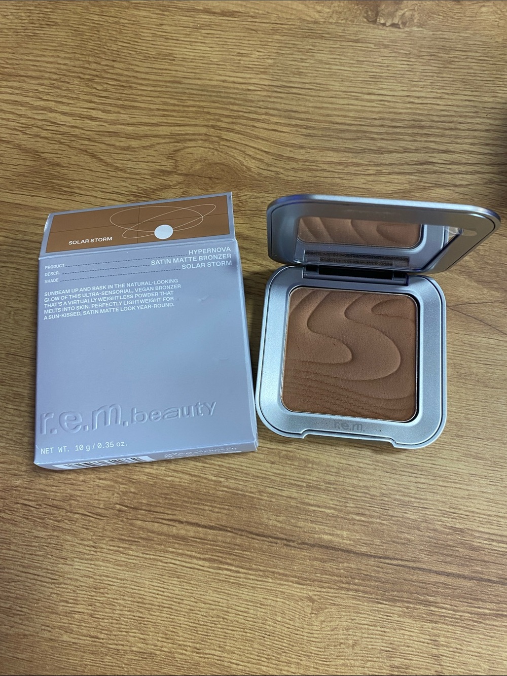 r.e.m. beauty Satin Matte Bronzer - Solar Storm (Brown)